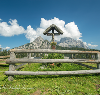 fileadmin/roha/images_galerie/kirche_religion/Lofer/LOFER-LIZTL-KR-0003-D-roha-Lofer-Weissbach-Litzlalm-Muehlsturzhoerner-Zaun-Gipfelkreuz.png