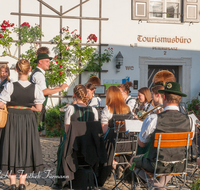 fileadmin/roha/images_galerie/musik/Blasmusik/Piding/MU-BLA-PID-STA-1930-01-D-roha-Musik-Blasmusik-Musikkapelle-Piding-Standkonzert.png