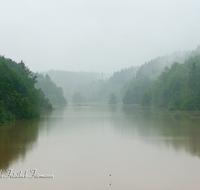 fileadmin/roha/images_galerie/stimmung-Sonne/WAS-HOCHW-SURSP-0007-D-roha-Wasser-Hochwasser-Surspeicher-Petting-Teisendorf-Regen-regen-Nebel.png