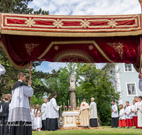 fileadmin/roha/images_galerie/brauchtum/Fronleichnam/Fronleichnam-Teisendorf/BR-FRON-TEI-PROZ-0101-2019-1032-01-D-roha-Brauchtum-Fronleichnam-Prozession-Teisendorf.png