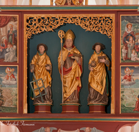 fileadmin/roha/images_galerie/kirche_religion/Inzell/KKKM-INZ-EINS-0002-D-roha-Kirche-Inzell-Einsiedl-St-Nikolaus-Fluegel-Altar.png