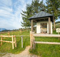 fileadmin/roha/images_galerie/kirche_religion/Teisendorf/Freidling-Berg-Stoisseralm/KKKM-TEIS-STOISS-0035-D-roha-Kapelle-Stoisser-Alm-Maria-Teisenberg.png