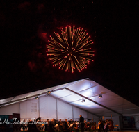 fileadmin/roha/images_galerie/musik/klassisch/MU-KL-PHIL-THUMS-0321-D-roha-Musik-klassisch-Philharmonie-Bad-Reichenhall-Thumsee-brennt-Feuerwerk.png