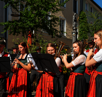 fileadmin/roha/images_galerie/orte_landschaft/Teisendorf/Teisendorf-Marktstrasse-Konzert/TEI-MA-STA-KON-2024-1-4059-D-roha--Teisendorf-Marktstrasse-Standkonzert.png