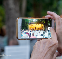 fileadmin/roha/images_galerie/orte_landschaft/Bad-Reich-Kurgarten-Beleuchtung/BAD-REI-KURGARBEL-2019-2052-D-roha-Bad-Reichenhall-Kurgarten-Beleuchtung-Philharmonie.png