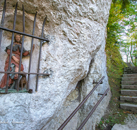 fileadmin/roha/images_galerie/kirche_religion/Bad_Reichenhall/KKKM-BAD-REI-PANK-0001-D-roha-Heiligenfigur-Karlstein-Bad-Reichenhall-Pankraz-Treppe.png