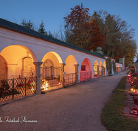 fileadmin/roha/images_galerie/brauchtum/Allerheiligen/KKKM-TEIS-FRIEDH-0006-01-D-roha-Kirche-Friedhof-Teisendorf-Grab-Allerheiligen-Brauchtum-Campo-Santo.png