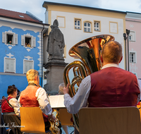 fileadmin/roha/images_galerie/orte_landschaft/Laufen/MU-BLA-LAUF-KON-2019-2046-D-roha-Laufen-Musikkapelle-Standkonzert-Rupertusplatz.png