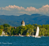 fileadmin/roha/images_galerie/orte_landschaft/Chiemsee/CHIE-FRAU-SEG-0016-D-roha-Chiemsee-Fraueninsel-Segelschiff.png