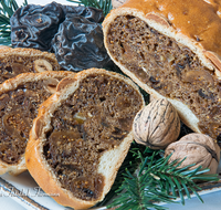 fileadmin/roha/images_galerie/kulinarisch/GAS-WEIH-KLETZ-0001-D-roha-Kletzenbrot-Weihnachten-Brauchtum-Trockenfrucht-Kletzen-Zwetschgen.png