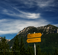 fileadmin/roha/images_galerie/orte_landschaft/Inzell/INZ-BAECK-ALM-0012-D-roha-Inzell-Baeckeralm-Beschilderung-Wanderweg-Zwiesel.png