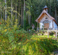 fileadmin/roha/images_galerie/kirche_religion/Ainring/KKKM-AINR-FRZ-KAP-0009-D-roha-Kapelle-Ainring-Franziskus-Herbst.png