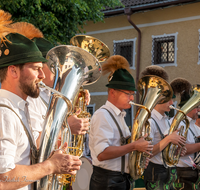 fileadmin/roha/images_galerie/musik/Blasmusik/Anger_-_Aufham/MU-BLA-ANG-0300-2023-1926-01-D-roha-Musik-Blasmusik-Musikkapelle-Anger-Hoeglwoerth-Dorfplatz-Standkonzert.png