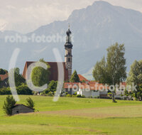 fileadmin/roha/images_galerie/orte_landschaft/Kirchanschoering/KIRCH-KIRCHST-0010-D-roha-Kirchanschoering-Kirchstein-Kirche-Hochstaufen_Kopie.jpg