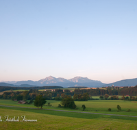 fileadmin/roha/images_galerie/orte_landschaft/Teisendorf/Weildorf/TEI-WEI-PAN-0009-D-roha-Teisendorf-Weildorf-Saaldorf-Schign-Hochstaufen-Zwiesel-Sonnenaufgang.png