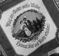 fileadmin/roha/Gautrachtenfest/Bilderglalerie/Teisendorf-Trachtenverein-D-Raschenberger-Fahne.png