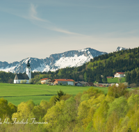 fileadmin/roha/images_galerie/orte_landschaft/Ainring/AINR-UL-0012-6-D-roha-Ainring-Ulrichshoegl-Johannsihoegl-Lattengebirge.png