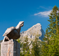 fileadmin/roha/images_galerie/orte_landschaft/Berchtesgaden/Nationalpark_Klausbachtal_Wimbachtal_-Klamm/LANDA-SCHNI-0001-D-roha-Landart-Berchtesgaden-Watzmann-Schnitzerei-Auerhahn-Kunst.png