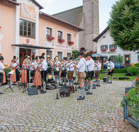 fileadmin/roha/images_galerie/musik/Blasmusik/Anger_-_Aufham/MU-BLA-ANG-0200-1933-01-D-roha-Musik-Blasmusik-Musikkapelle-Anger-Hoeglwoerth-Dorfplatz-Standkonzert.png