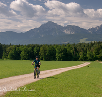 fileadmin/roha/images_galerie/Freizeit-Sport/E-Bike/SPO-E-BIKE-TEI-ARN-2016-0937-07-D-roha-Sport-E-Bike-Teisendorf-Hochstaufen-Arnolding-Feldweg.png