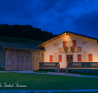 fileadmin/roha/images_galerie/orte_landschaft/Teisendorf/Neukirchen/Neukirchen-Theater/TEI-NEUK-KOEHL-TH-0001-D-roha-Teisendorf-Neukirchen-Theater-Freilicht-Buehne.png