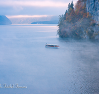 fileadmin/roha/images_galerie/orte_landschaft/Berchtesgaden/Koenigssee/BGD-KOE-SCHIFF-0014-D-roha-Berchtesgaden-Koenigsee-Schifffahrt-Herbst-Nebel.png