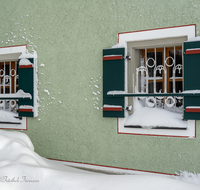 fileadmin/roha/images_galerie/Fenster-Tueren/LANDA-FENST-WIN-STRO-ALM-0001-D-roha-Landart-Fenster-Strobl-Alm-Winter.png