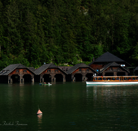 fileadmin/roha/images_galerie/orte_landschaft/Berchtesgaden/Koenigssee/BGD-KOE-SEELAEN-0001-15-D-roha-Berchtesgaden-Koenigssee-Seelaende-Bootshuette.png