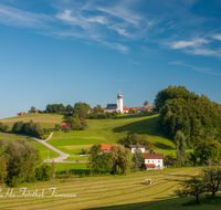 fileadmin/roha/images_galerie/orte_landschaft/Surberg_-_Lauter/SURB-0001-2-D-roha-Surberg-Kirche-Landwirtschaft-Traunstein.png