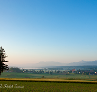 fileadmin/roha/images_galerie/orte_landschaft/Waging/WAG-SEE-TETT-0004-D-roha-Waginger-See-Tettenhausen-Untersberg-Hochstaufen-Sonnenaufgang.png