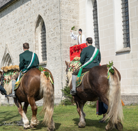 fileadmin/roha/images_galerie/brauchtum/Leonhardiritt/Traunstein-Georgiritt/BR-PFRI-TRAUNST-2019-1119-D-roha-Brauchtum-Pferdeumritt-Georgiritt-Traunstein-Ettendorf.png