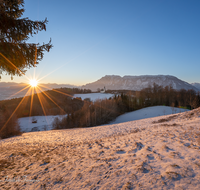 fileadmin/roha/images_galerie/orte_landschaft/Piding/SON-AU-JOH-WI-0001-0730-01-D-roha-Sonnenaufgang-Piding-Johannishoegl-Winter-Neubichler-Alm.png