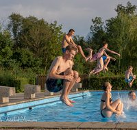 fileadmin/roha/images_galerie/orte_landschaft/Teisendorf/Schwimmbad/TEI-SCHWIMMB-2018-1904-08-D-roha-Teisendorf-Schwimmbad.png