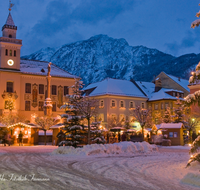 fileadmin/roha/images_galerie/brauchtum/Weihnachten/Christkindlmarkt-Bad-Reichenhall/BAD-REI-CHRIST-0027-D-roha-Bad-Reichenhall-Christkindlmarkt-Weihnachten-Rathaus-Hochstaufen-Schnee-Winter.png