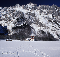 fileadmin/roha/images_galerie/orte_landschaft/Berchtesgaden/Koenigssee/BGD-KOE-WINTER-0011-roha-Berchtesgaden-Koenigsee-Bartholomae-Watzmannostwand-Winter.png