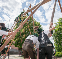 fileadmin/roha/images_galerie/brauchtum/Maibaum/Teisendorf/BR-MAIB-TEI-0100-2015-1340-01-D-roha-Brauchtum-Maibaum-Teisendorf-Aufstellen-Marktplatz.png