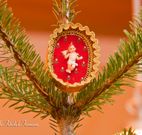 fileadmin/roha/images_galerie/brauchtum/Weihnachten/BR-WEIH-SCHMUCK-0053-D-roha-Brauchtum-Weihnachten-Christbaum-Schmuck-Jesuskind-Eingrichtl-Christkind.png