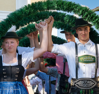 fileadmin/roha/images_galerie/kulinarisch/Wieninger/WIENINGER-HOPF-FEST-2023-1657-01-D-M-roha-Wieninger-Hopfenzupferfest.png