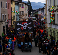 fileadmin/roha/images_galerie/brauchtum/Fasching/BR-FASCHI-2018-1553-01-D-roha-Brauchtum-Fasching-Zug-Teisendorf-Marktstrasse-SING-SANG.png