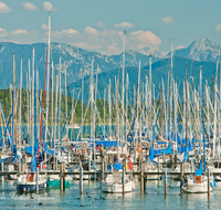 fileadmin/roha/images_galerie/orte_landschaft/Chiemsee/CHIE-YACHT-SEEBR-0015-D-roha-D-roha-Chiemsee-Yacht-Hafen-Seebruck-Segeln.png