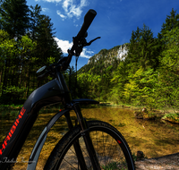 fileadmin/roha/images_galerie/orte_landschaft/Inzell/INZ-FALKS-RA-0001-D-roha-Inzell-Falkensee-Rad.png