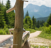 fileadmin/roha/images_galerie/Wasser-Brunnen/LANDA-BRUN-TEISB-OTTOB-0003-D-roha-Landart-Brunnen-Wasser-Teisenberg-Anger-Otto-Brunn.png