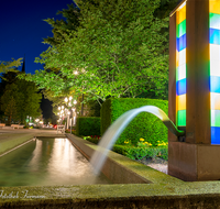 fileadmin/roha/images_galerie/orte_landschaft/Bad_Reichenhall/BAD-REI-FUSSG-0015-00-04-D-M-roha-Bad-Reichenhall-Fussgaengerzone-Stadtbach-Wasser-Brunnen-Nacht.png