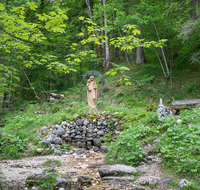 fileadmin/roha/images_galerie/kirche_religion/Berchtesgaden/KKKM-BGD-ALM-0025-D-roha-Statue-Mutter-Gottes-Maria-Almbachklamm-Untersberg.png