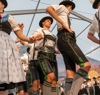 fileadmin/roha/Gautrachtenfest/Bilderglalerie/Gaufest-2023/Gauheimatabend/BR-GAUFEST-TEIS-2023-1-1913-02-D-roha-Tracht-Gaufest-Teisendorf.png