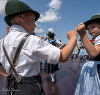 fileadmin/roha/images_galerie/brauchtum/Tracht/Trachtenverein_Teisendorf/BR-TRACH-TANZ-2023-HO-1205-2-D-roha-Brauchtum-Tracht-Tanz-Holzhausen.png