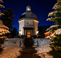 fileadmin/roha/images_galerie/orte_landschaft/Oberndorf_-_Oesterreich/OBERND-STILL-OESTERR-0034-1708-D-rohaOberndorf-Oesterreich-Stille-Nacht-Kapelle-Weihnachten.png