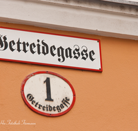 fileadmin/roha/images_galerie/orte_landschaft/Salzburg/Getreidegasse/SA-GETREID-0005-D-roha-Salzburg-Getreidegasse-Strassenschild.png