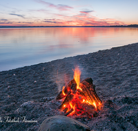 fileadmin/roha/images_galerie/stimmung-Sonne/Sonnenuntergang/SON-UN-CHIEM-0073-D-roha-Sonne-Sonnenuntergang-Chiemsee-Chieming-Wasser-Lagerfeuer.png