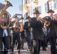 fileadmin/roha/images_galerie/brauchtum/Fasching/BR-FASCHI-MA-ZU-2015-1439-07-D-roha-Brauchtum-Fasching-Zug-Teisendorf-Marktstrasse-Musikkapelle.png